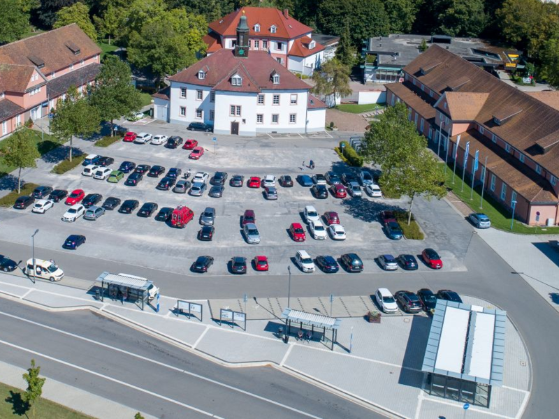 Großer Parkplatz von oben