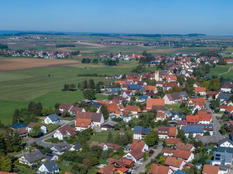 Luftbild Unterbaldingen Häuser von oben mit Photovoltaik Anlagen