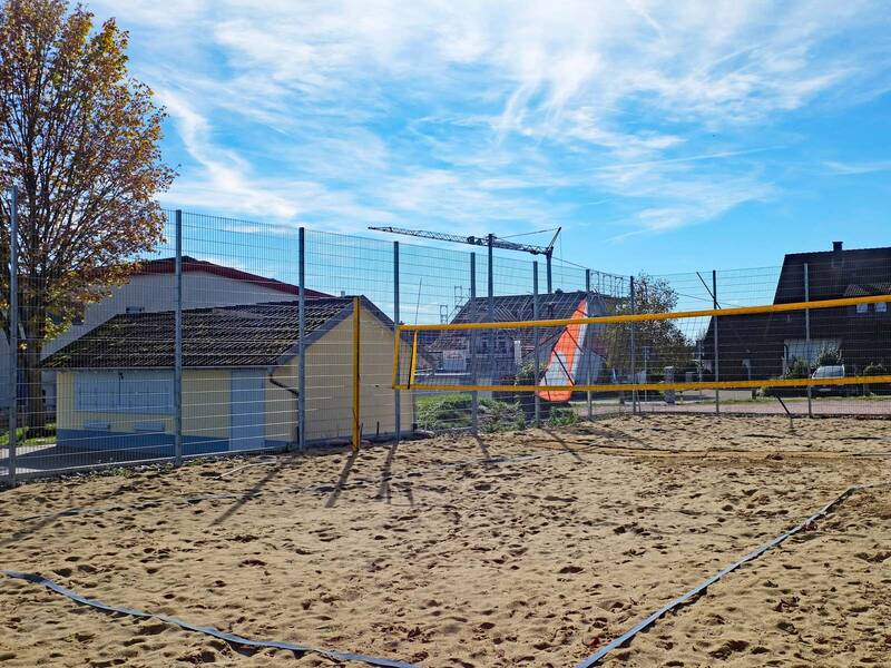 Sandplatz und Volleyballnetz