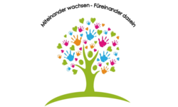 Das Logo ist ein Baum mit bunten Handabdrücken und Herzen