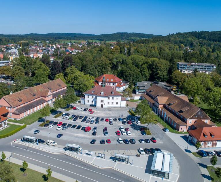 Großer Parkplatz von oben